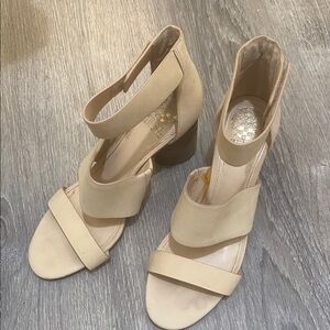 Vince Camuto • SZ. 8.5